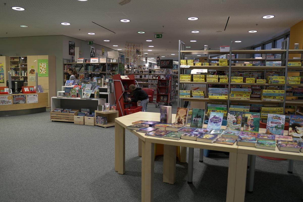 Innenbereich der Stadtbibliothek Wissensturm Linz