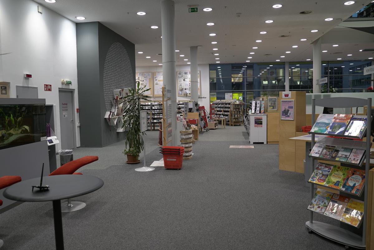 Innenbereich der Stadtbibliothek Wissensturm Linz