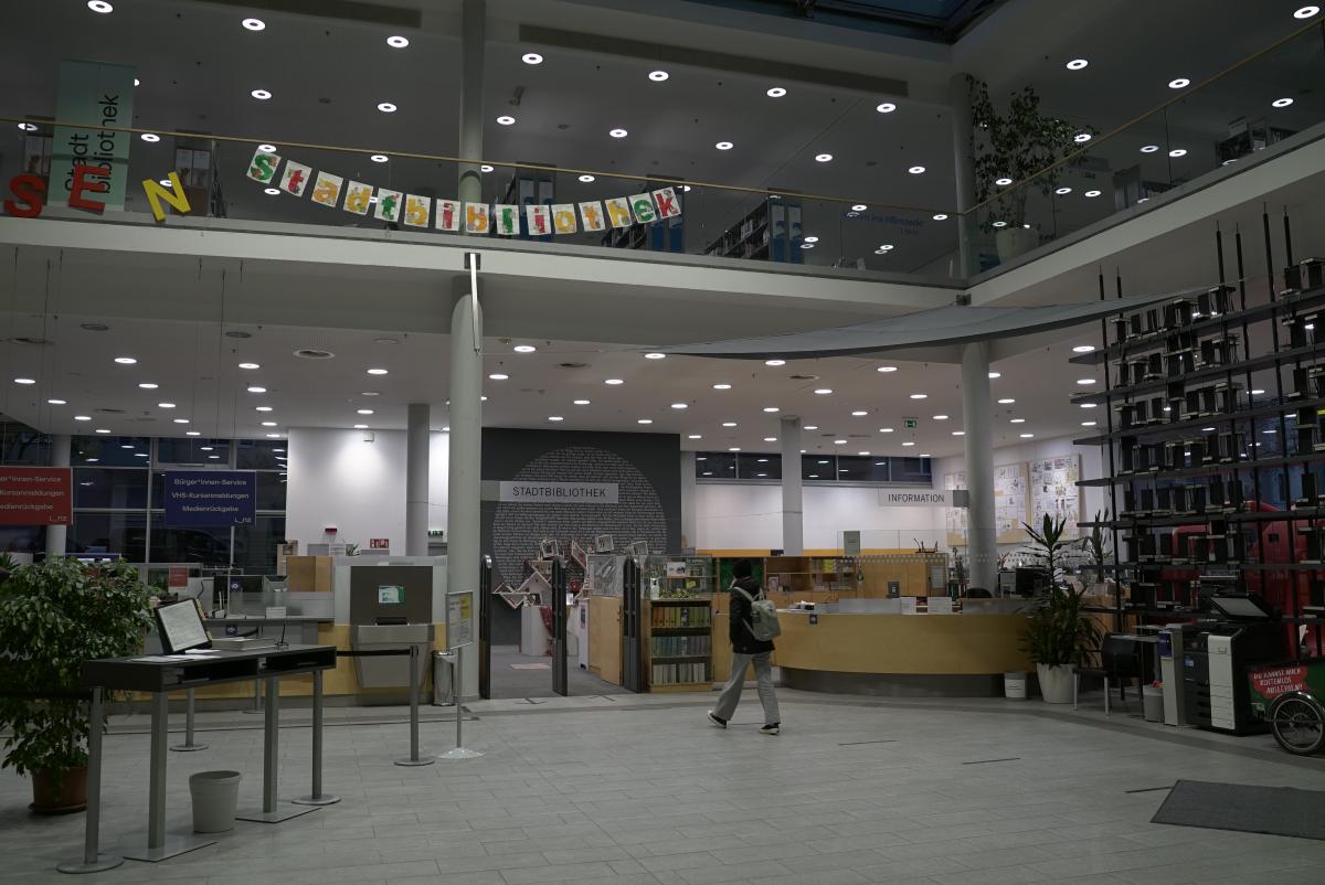 Innenbereich der Stadtbibliothek Wissensturm Linz