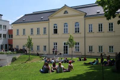 Kardinal König Haus Gartenansicht