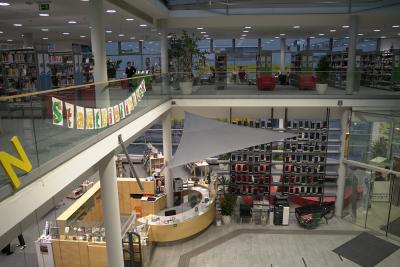 Innenbereich der Stadtbibliothek Wissensturm Linz